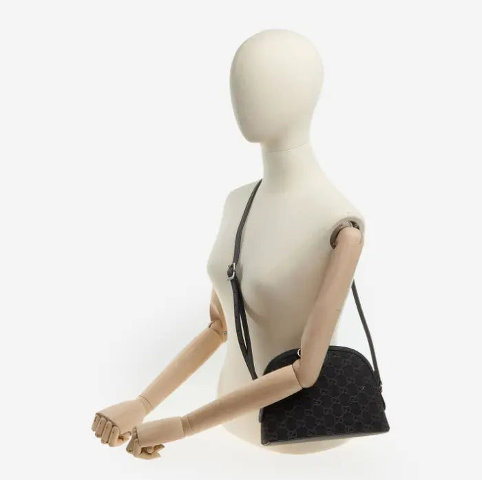 Bolso Gucci con correa ajustable y cierre de cremallera 