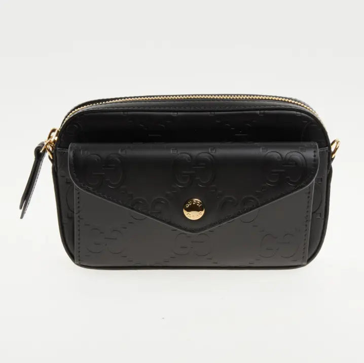 Bolso Gucci negro de cuero con logo en relieve 