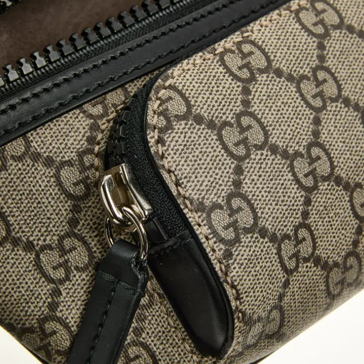Bolso Gucci rectangular de cuero con superficie granulada 