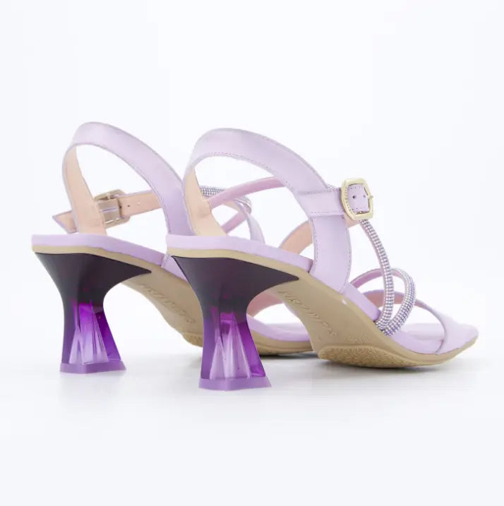 Calzado de tacón Hispanitas morado con piedras decorativas
