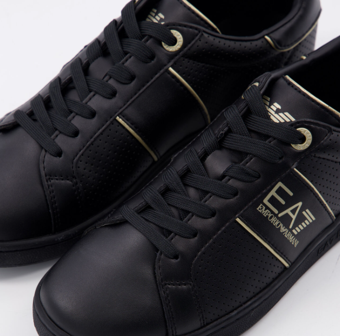 Emporio Armani  Zapatillas de cuero negro