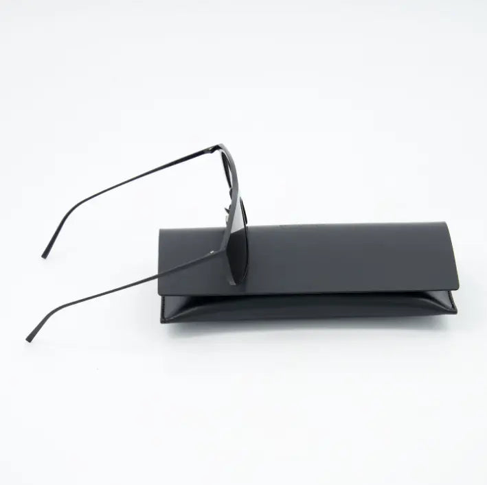 Gafas de sol Saint Laurent negras con funda y paño 
