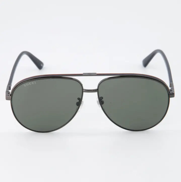 Detalle frontal de gafas Gucci aviador UV400 categoría 3 