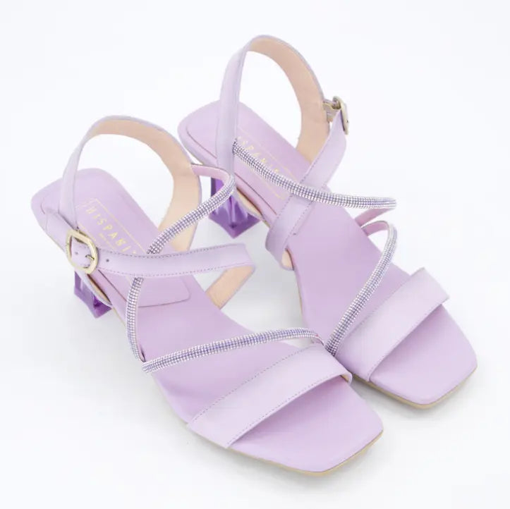 Tacones Hispanitas de cuero morado con piedras decorativas