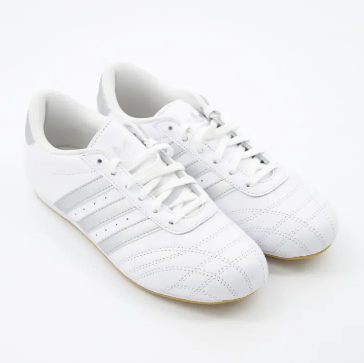Zapatillas Adidas blancas de mujer con suela gum y rayas gris plata