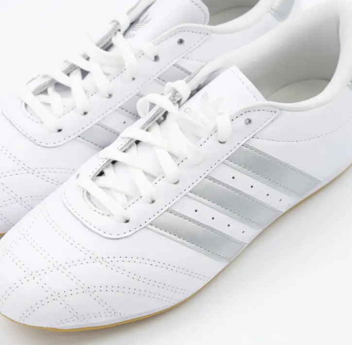 Zapatillas Adidas blancas mujer diseño premium clásico