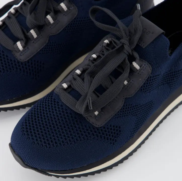 Zapatillas Jana azul oscuro con tejido de malla y cierre de encaje