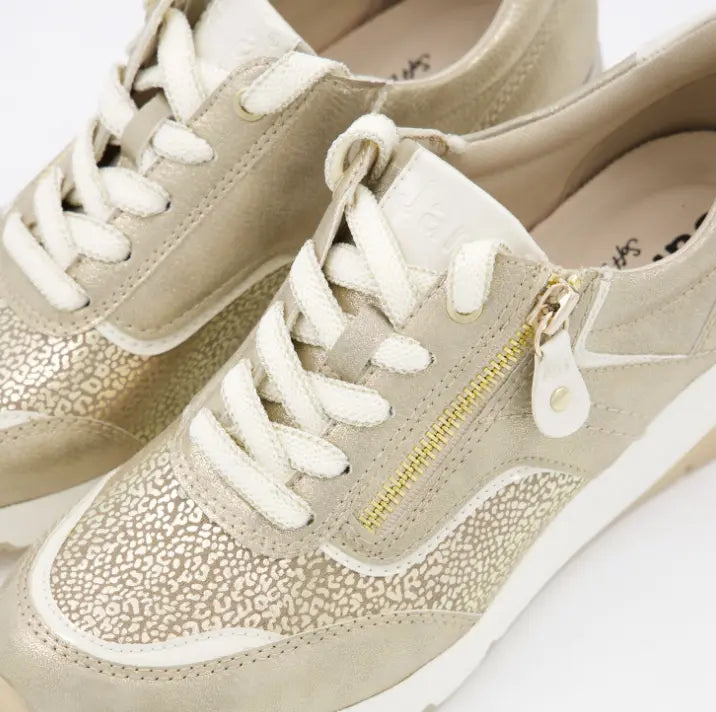 Zapatillas casual Jana doradas con acentos crema y estampado animal