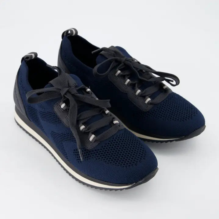 Zapatillas Jana azul oscuro con diseño de malla y cordones