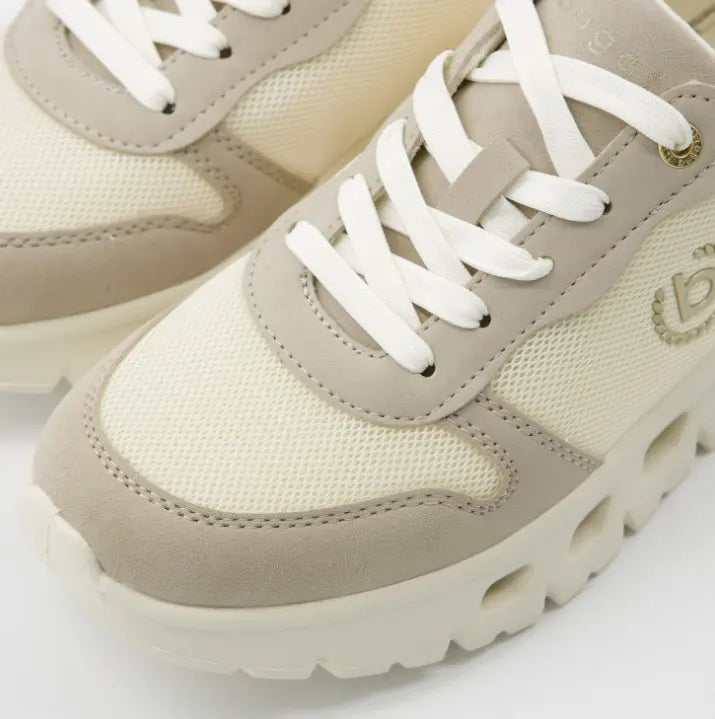 Zapatillas crema mujer Bugatti con diseño premium